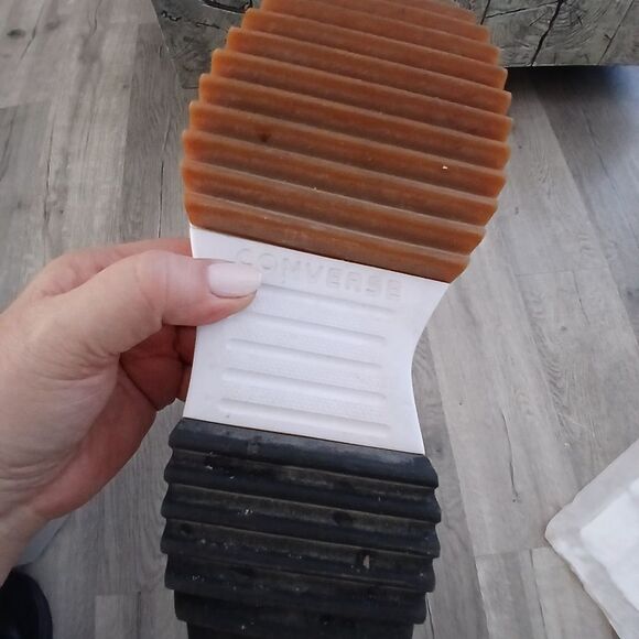 Converse Chuck Taylor Classic Black and White - Picture 2 of 4